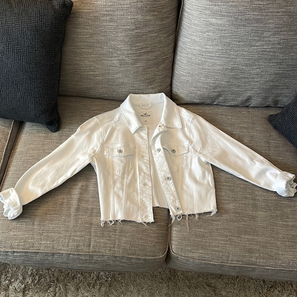 Hollister White Cropped Raw-Hem Jean Jacket